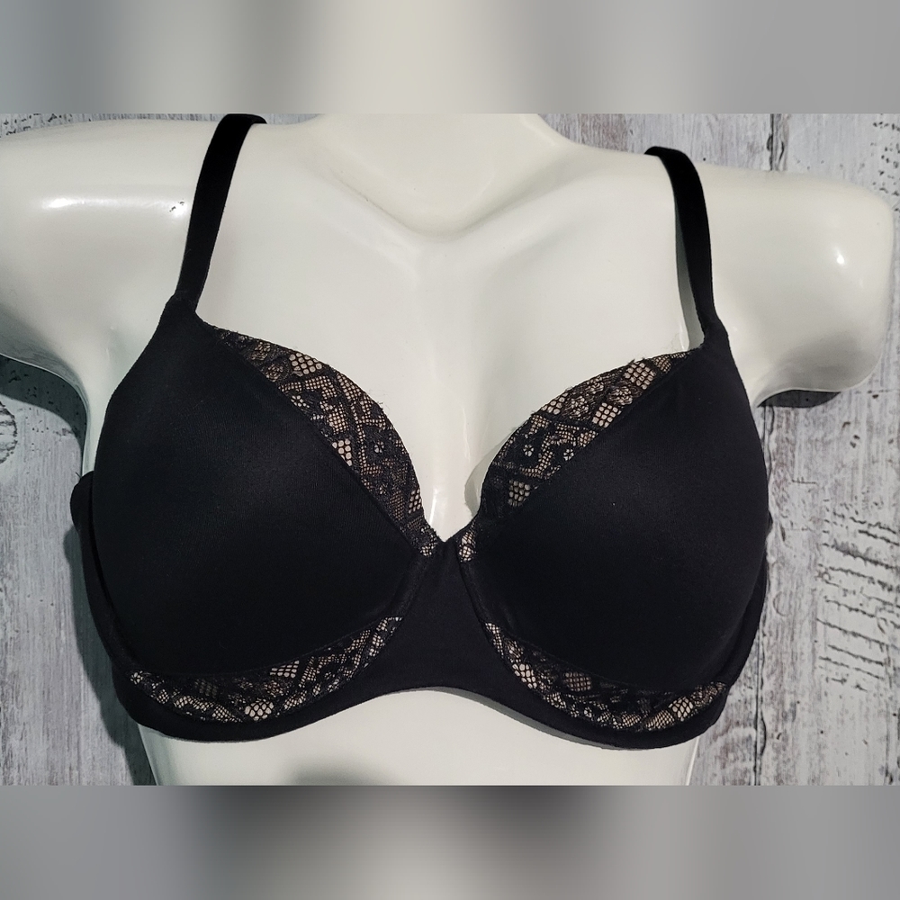 Victoria's Secret Body by Victoria 34 DD Bra